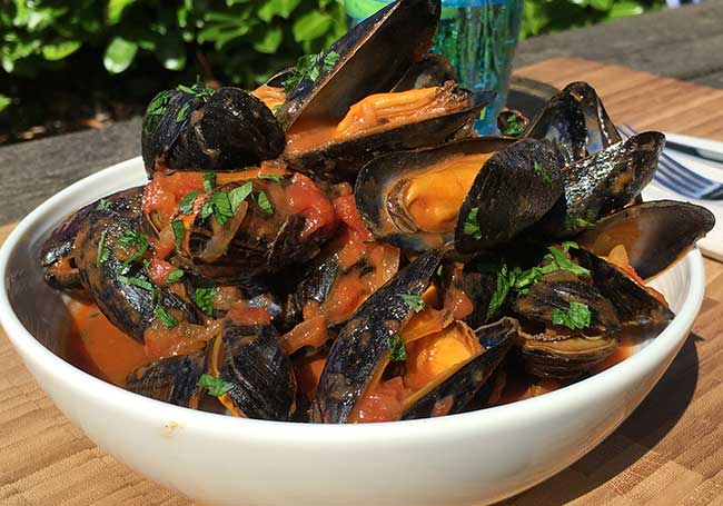 Mussels with Tomatoes and Garlic
